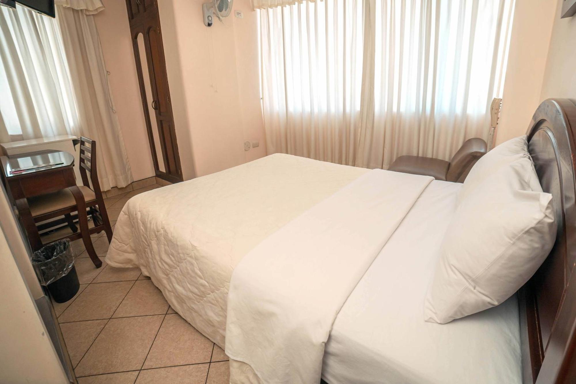 Hotel Torre Norte Trujillo Buitenkant foto