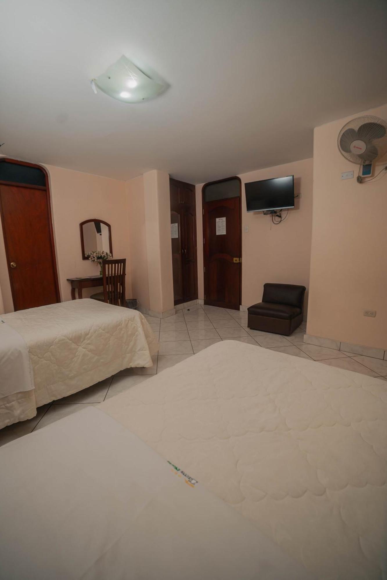 Hotel Torre Norte Trujillo Buitenkant foto