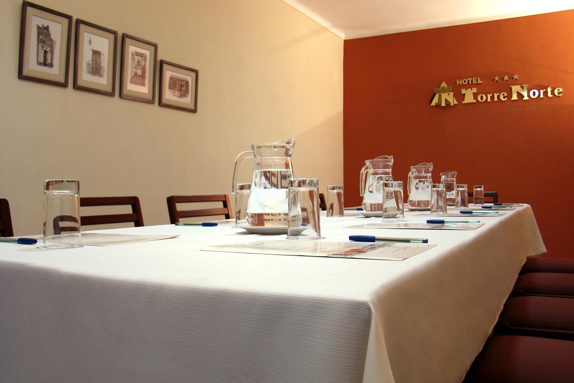 Hotel Torre Norte Trujillo Buitenkant foto