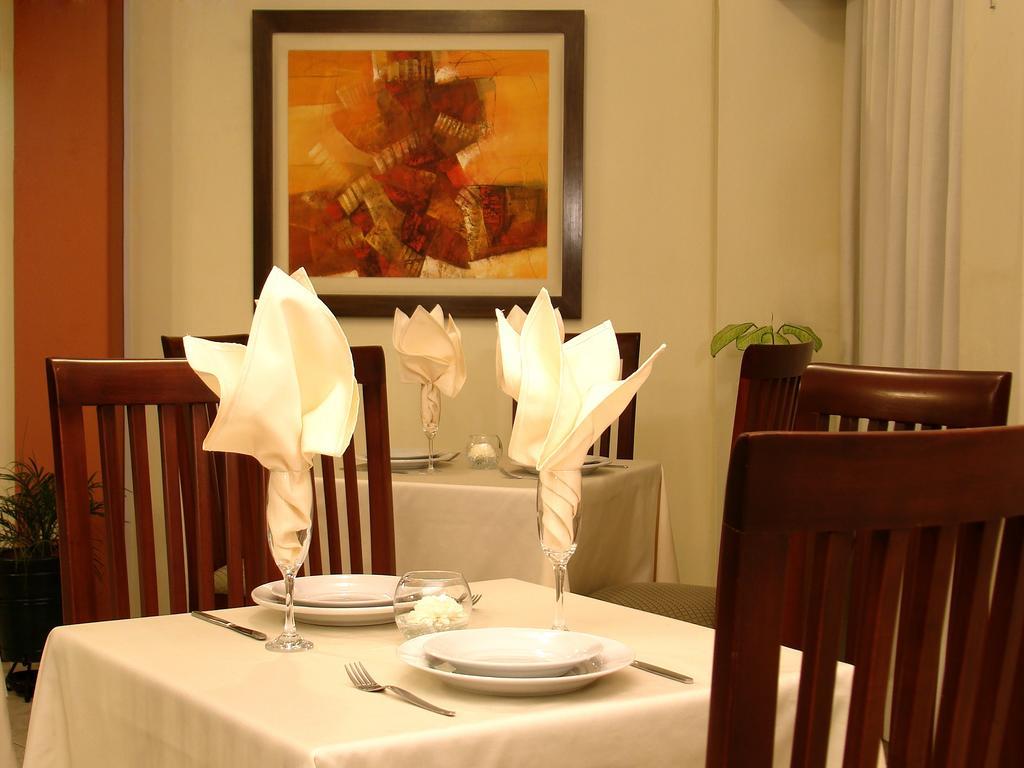 Hotel Torre Norte Trujillo Buitenkant foto