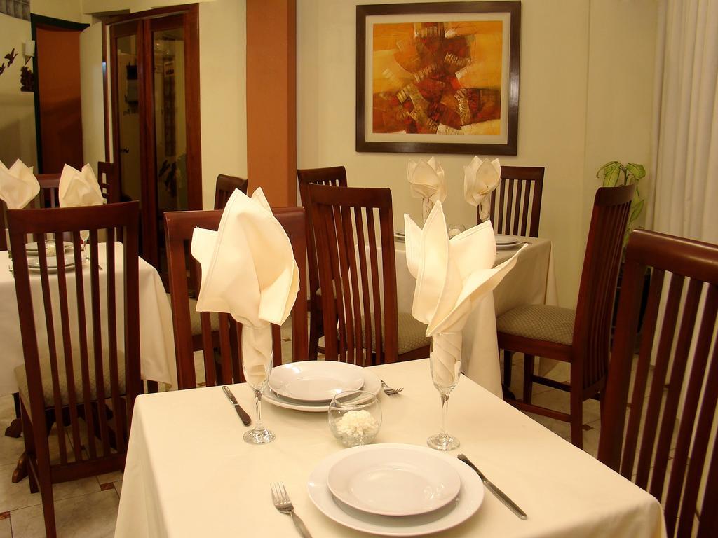 Hotel Torre Norte Trujillo Buitenkant foto